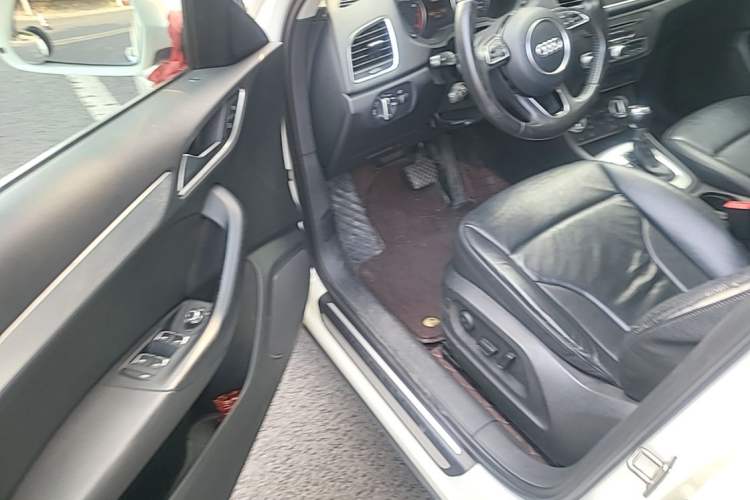 Used Audi Q3 2012 35 TFSI quattro Comfort Model Left Front Seat