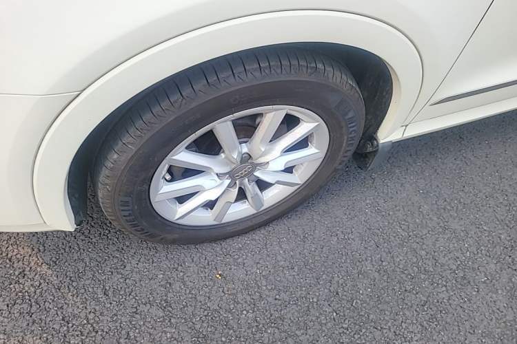 Used Audi Q3 2012 35 TFSI quattro Comfort Model Left Front Wheel Hub