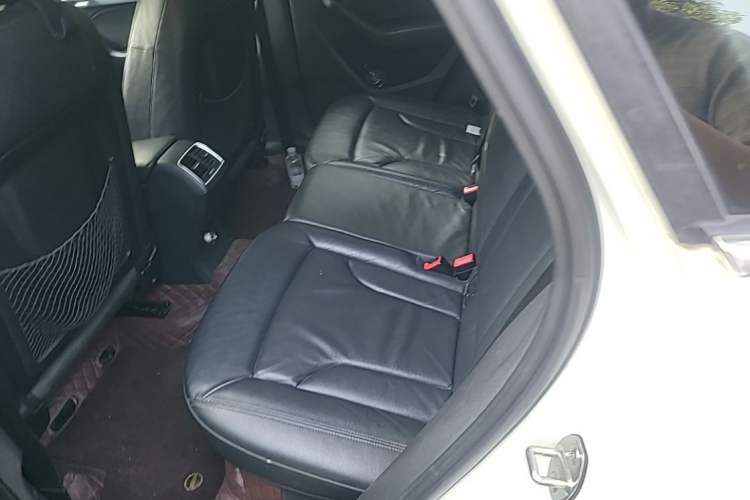 Used Audi Q3 2012 35 TFSI quattro Comfort Model Left Rear Seat