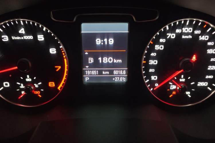 Used Audi Q3 2012 35 TFSI quattro Comfort Model Odometer Close Up