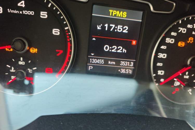 Used Audi Q3 2012 35 TFSI quattro Comfort Model Odometer Close Up
