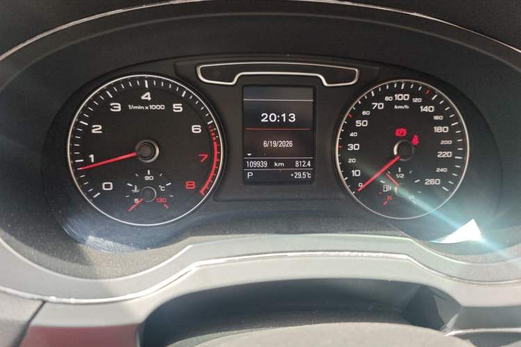 Used Audi Q3 2012 35 TFSI quattro Comfort Model Odometer Close Up