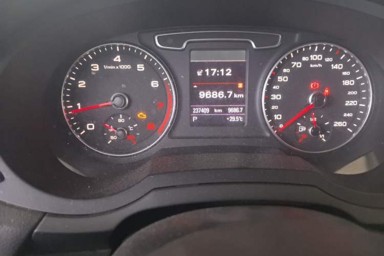 Used Audi Q3 2012 35 TFSI quattro Comfort Model Odometer Close Up