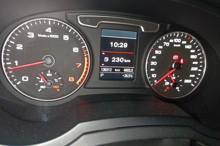 Used Audi Q3 2012 35 TFSI quattro Comfort Model Odometer Close Up