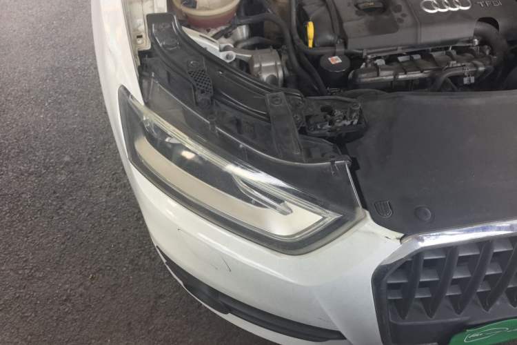 Used Audi Q3 2012 35 TFSI quattro Comfort Model Right Front Headlight