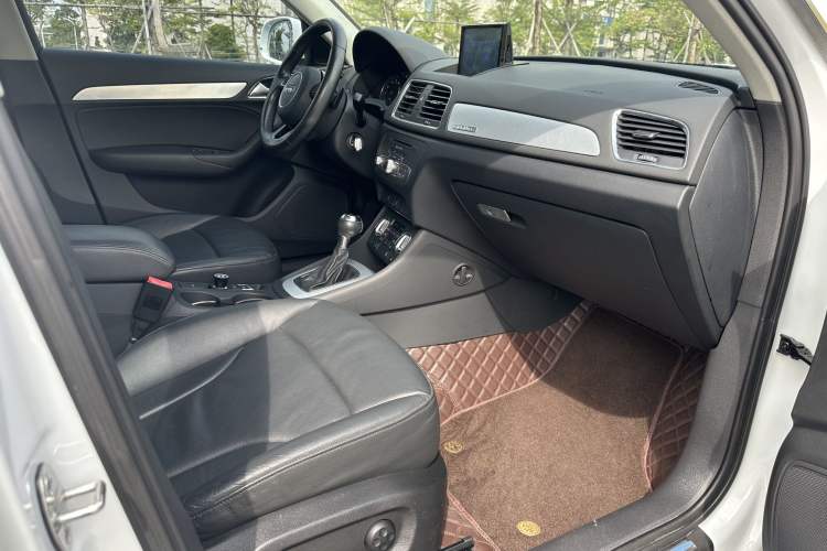 Used Audi Q3 2012 35 TFSI quattro Comfort Model Right Front Seat