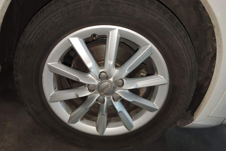 Used Audi Q3 2012 35 TFSI quattro Comfort Model Right Front Wheel Hub