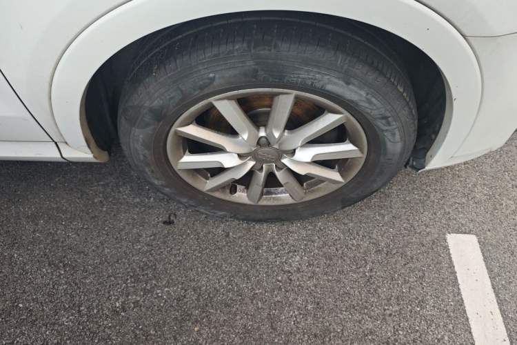 Used Audi Q3 2012 35 TFSI quattro Comfort Model Right Front Wheel Hub