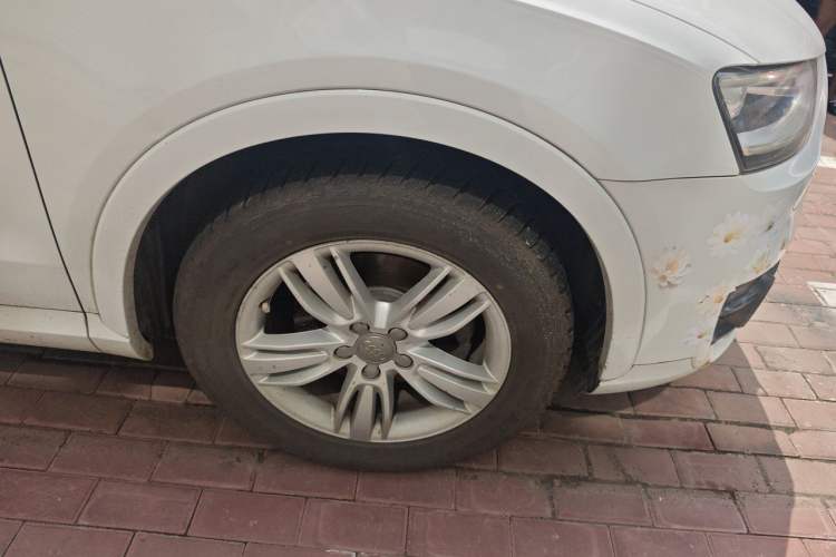 Used Audi Q3 2012 35 TFSI quattro Comfort Model Right Front Wheel Hub