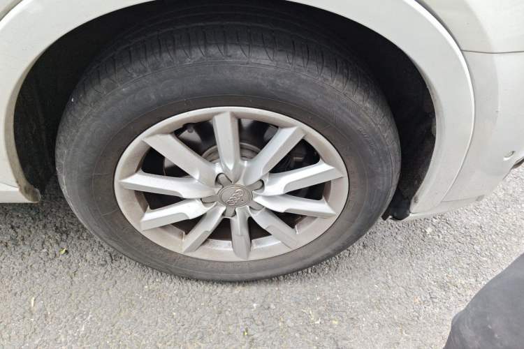 Used Audi Q3 2012 40 TFSI quattro Sport Edition Right Front Wheel Hub