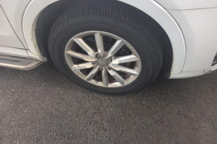 Used Audi Q3 2012 35 TFSI quattro Comfort Model Right Front Wheel Hub