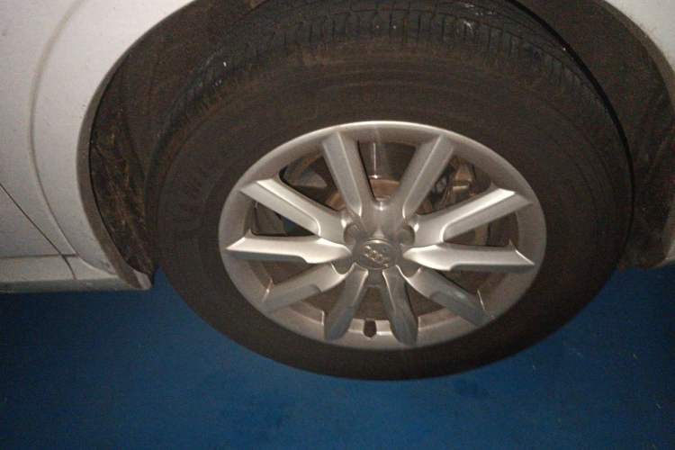 Used Audi Q3 2012 35 TFSI quattro Comfort Model Right Front Wheel Hub