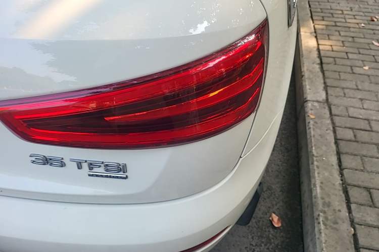 Used Audi Q3 2012 35 TFSI quattro Comfort Model Right Rear Taillight