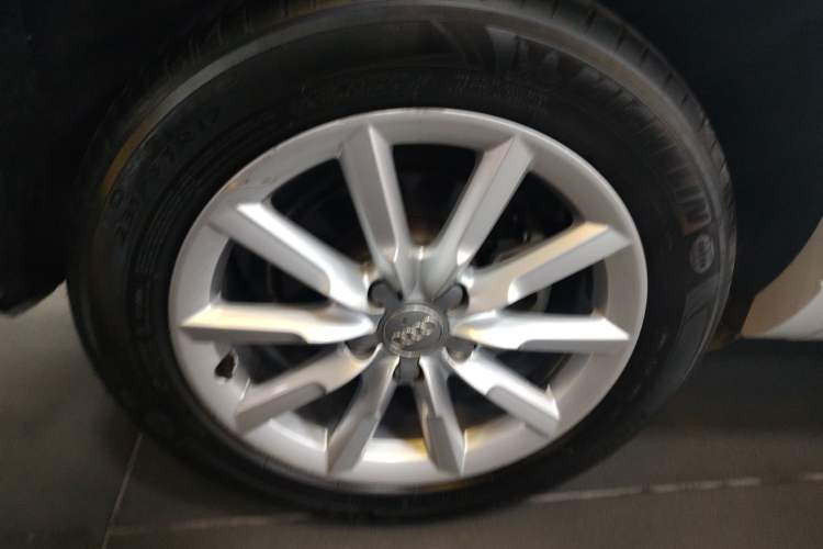 Used Audi Q3 2012 35 TFSI quattro Comfort Model Right Rear Wheel Hub