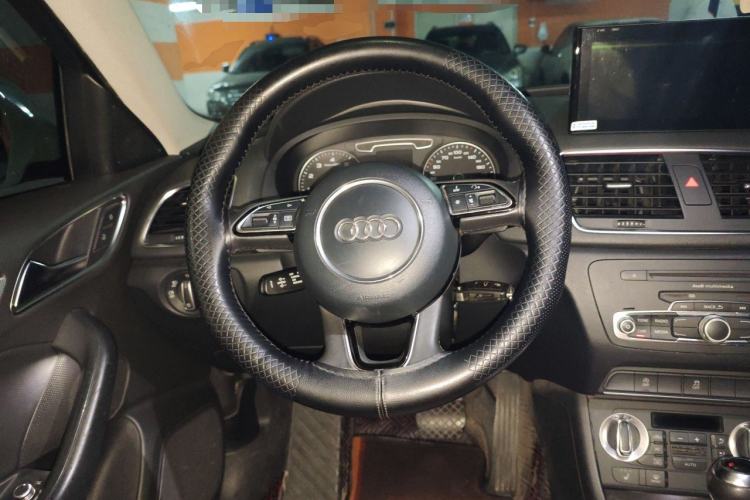 Used Audi Q3 2012 35 TFSI quattro Comfort Model Steering Wheel