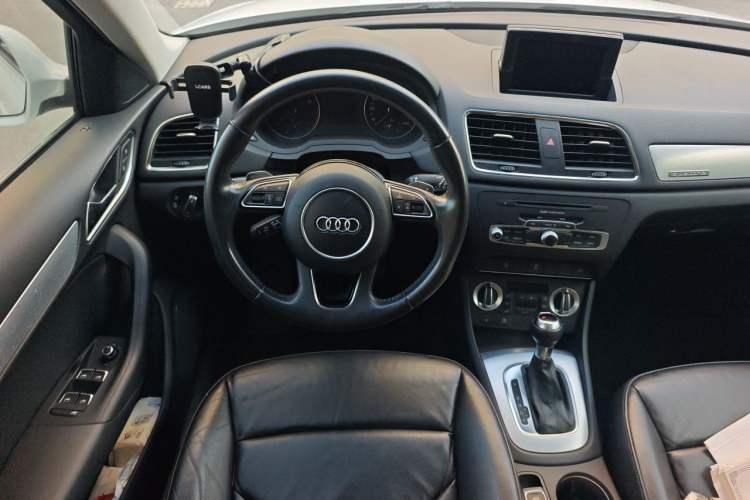 Used Audi Q3 2012 35 TFSI quattro Comfort Model Steering Wheel