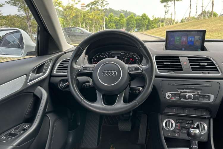 Used Audi Q3 2012 35 TFSI quattro Comfort Model Steering Wheel