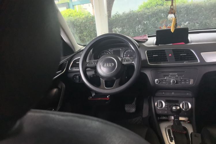 Used Audi Q3 2012 35 TFSI quattro Comfort Model Steering Wheel