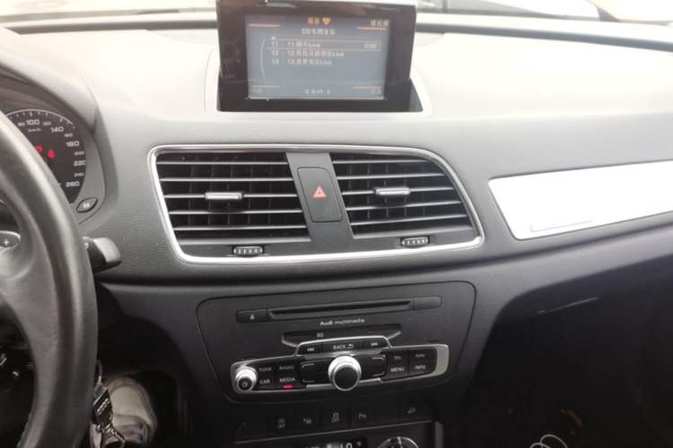 Used Audi Q3 2012 35 TFSI quattro Comfort Model Audio And AC Panel