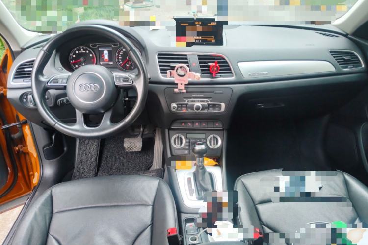 Used Audi Q3 2012 35 TFSI quattro Comfort Model Center Console