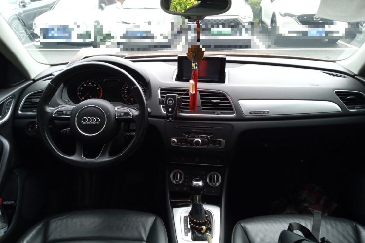 Used Audi Q3 2012 35 TFSI quattro Comfort Model Center Console