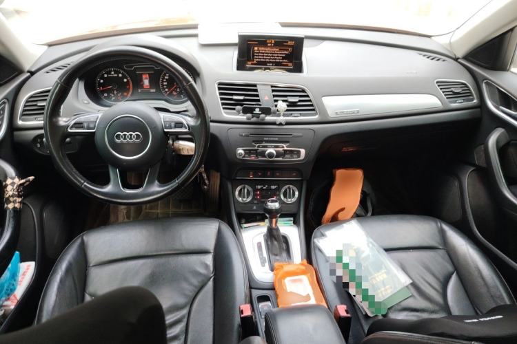 Used Audi Q3 2012 35 TFSI quattro Comfort Model Center Console