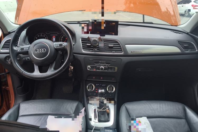 Used Audi Q3 2012 35 TFSI quattro Comfort Model Center Console
