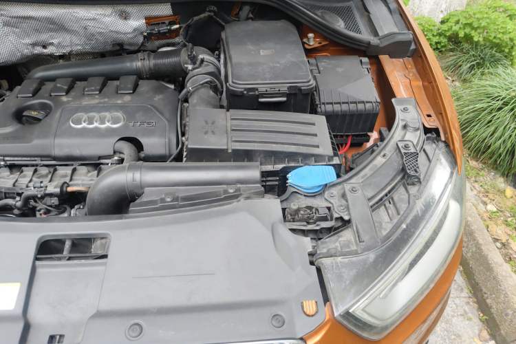 Used Audi Q3 2012 35 TFSI quattro Comfort Model Engine Bay Left