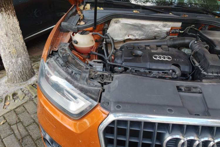 Used Audi Q3 2012 35 TFSI quattro Comfort Model Engine Bay Right