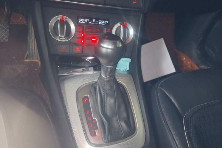 Used Audi Q3 2012 35 TFSI quattro Comfort Model Gear Lever