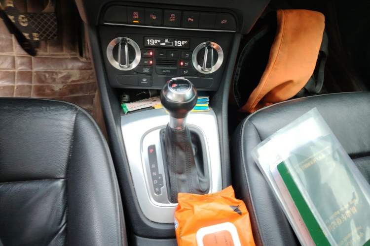 Used Audi Q3 2012 35 TFSI quattro Comfort Model Gear Lever