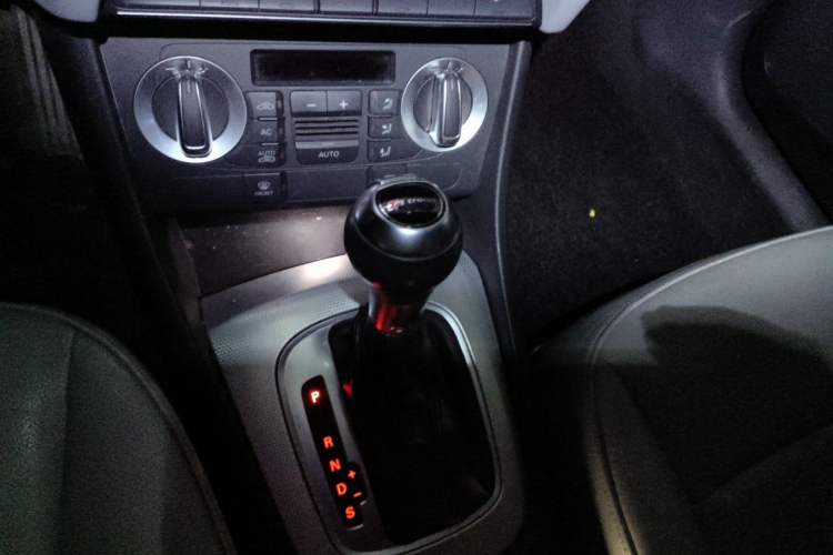 Used Audi Q3 2012 35 TFSI quattro Comfort Model Gear Lever