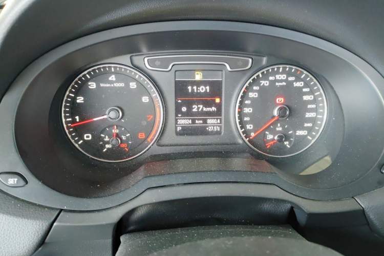 Used Audi Q3 2012 35 TFSI quattro Comfort Model Odometer Close Up
