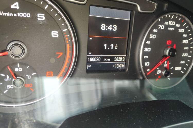 Used Audi Q3 2012 35 TFSI quattro Comfort Model Odometer Close Up
