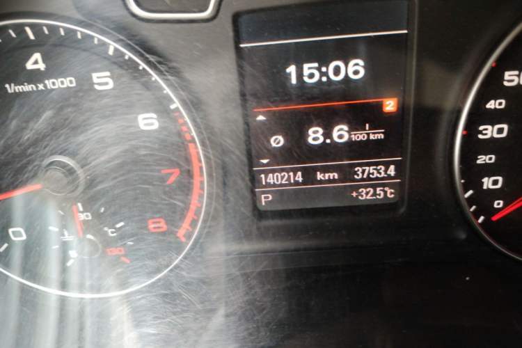 Used Audi Q3 2012 35 TFSI quattro Comfort Model Odometer Close Up