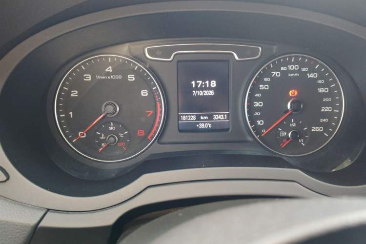 Used Audi Q3 2012 35 TFSI quattro Comfort Model Odometer Close Up