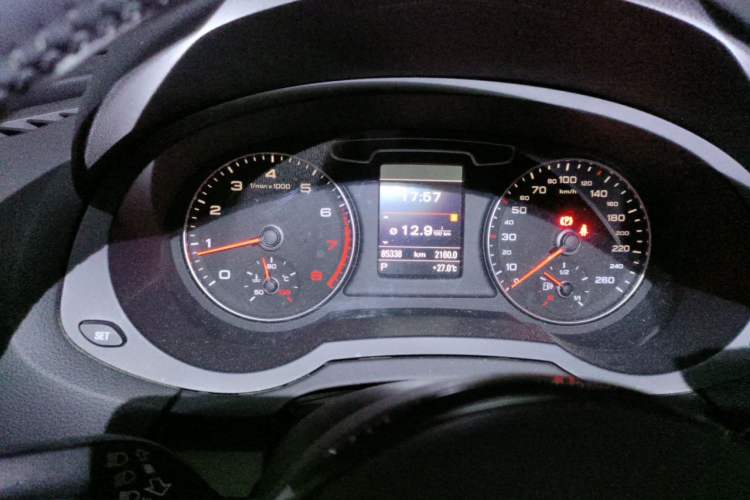 Used Audi Q3 2012 35 TFSI quattro Comfort Model Odometer Close Up