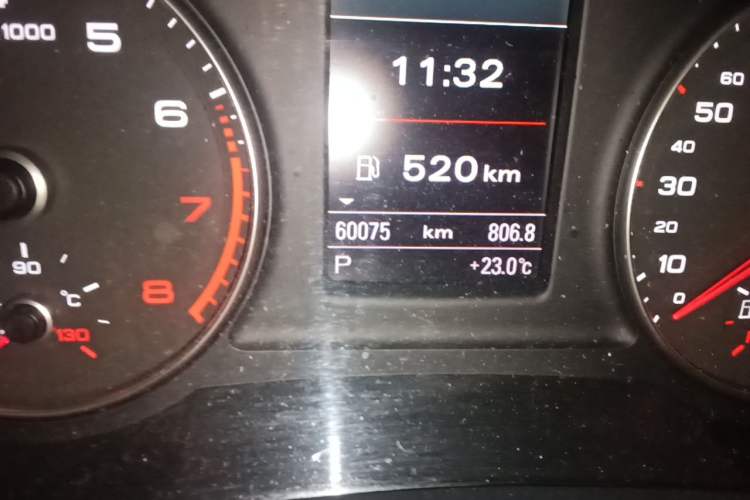 Used Audi Q3 2012 35 TFSI quattro Comfort Model Odometer Close Up