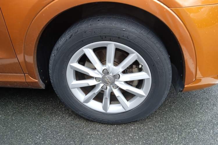 Used Audi Q3 2012 35 TFSI quattro Comfort Model Right Front Wheel Hub