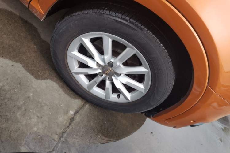 Used Audi Q3 2012 35 TFSI quattro Comfort Model Right Front Wheel Hub