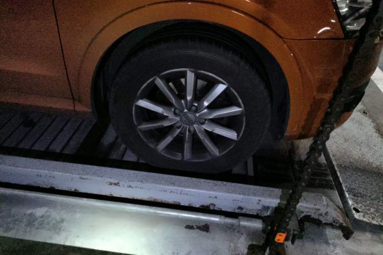Used Audi Q3 2012 35 TFSI quattro Comfort Model Right Front Wheel Hub