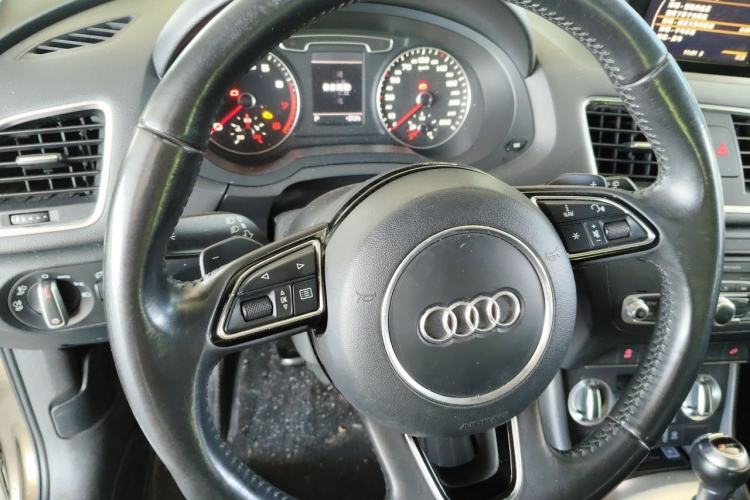 Used Audi Q3 2012 35 TFSI quattro Comfort Model Steering Wheel