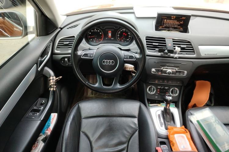 Used Audi Q3 2012 35 TFSI quattro Comfort Model Steering Wheel