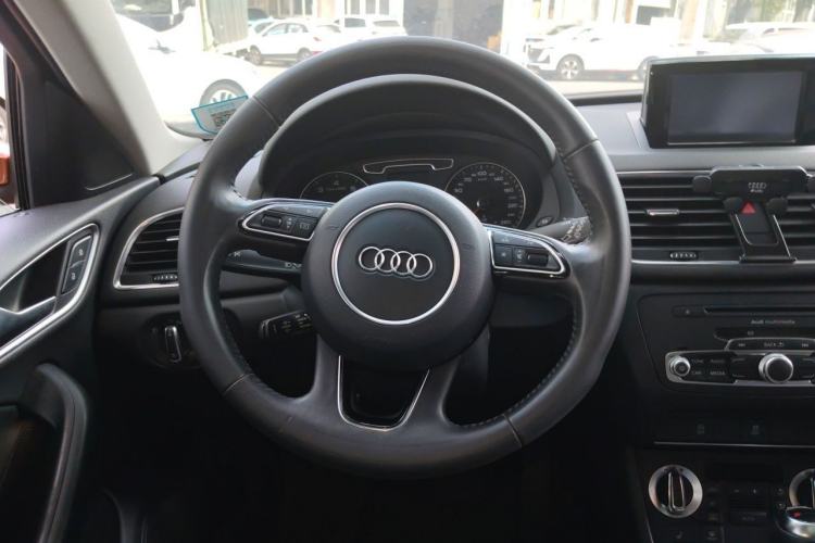 Used Audi Q3 2012 35 TFSI quattro Comfort Model Steering Wheel