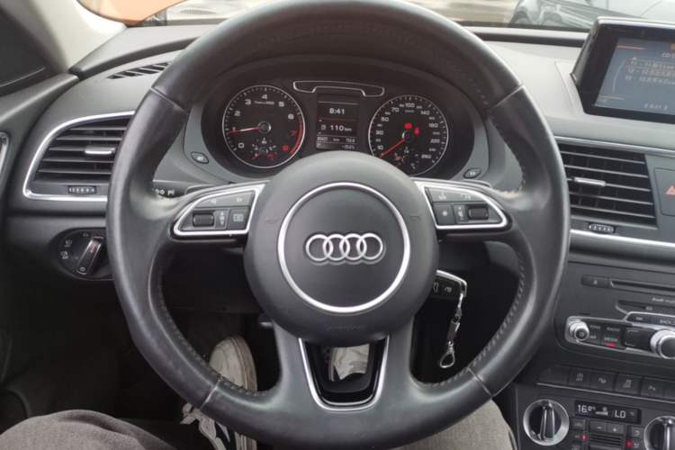 Used Audi Q3 2012 35 TFSI quattro Comfort Model Steering Wheel
