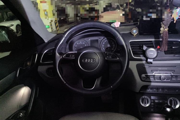 Used Audi Q3 2012 35 TFSI quattro Comfort Model Steering Wheel