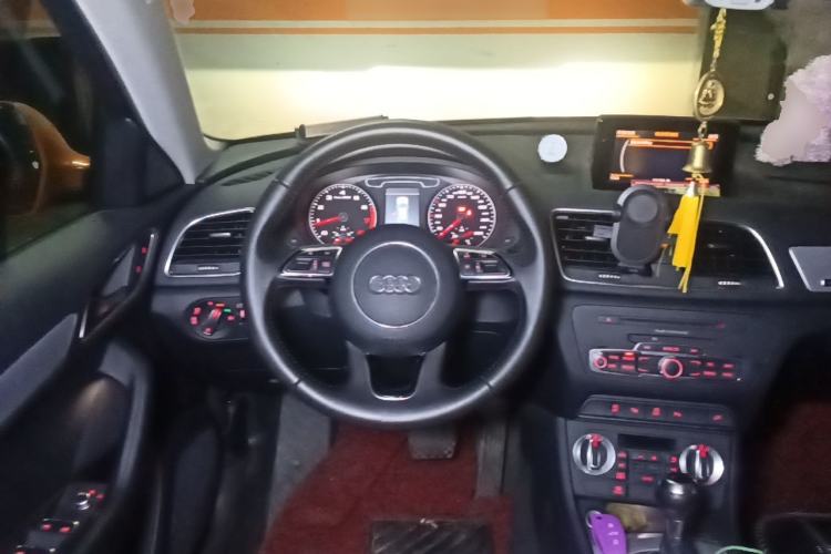 Used Audi Q3 2012 35 TFSI quattro Comfort Model Steering Wheel