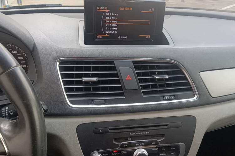 Used Audi Q3 2013 35 TFSI Ambition Edition Audio And AC Panel
