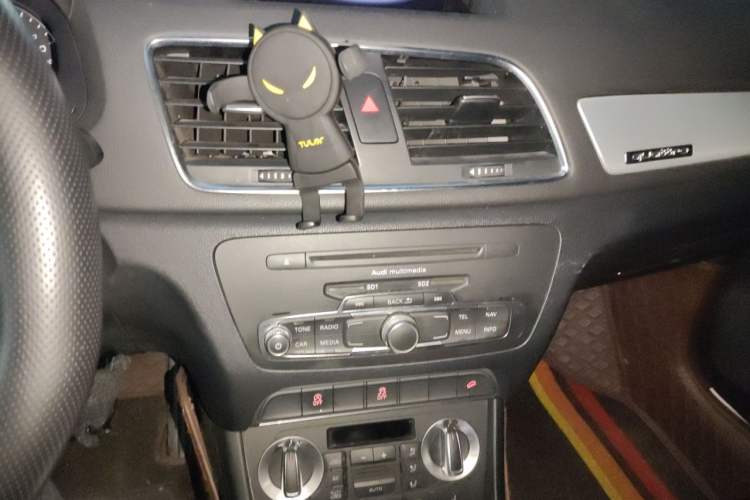Used Audi Q3 2013 35 TFSI quattro Technology Edition Audio And AC Panel