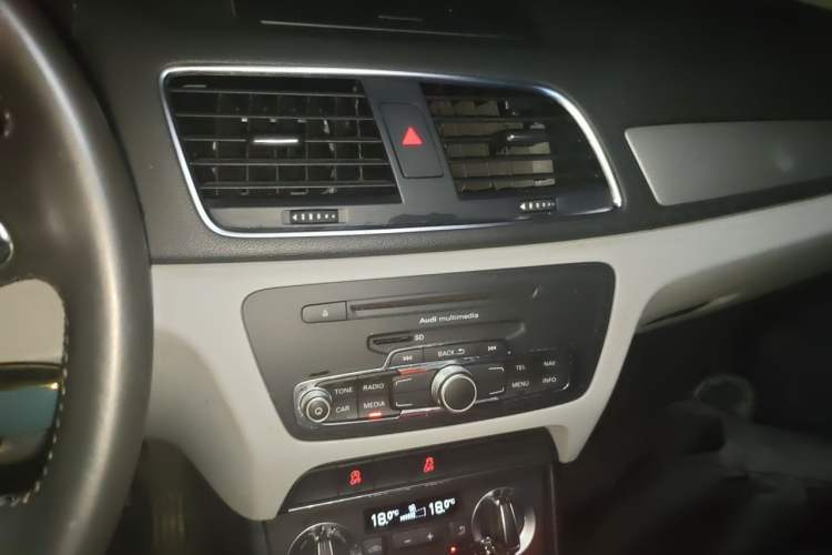 Used Audi Q3 2013 35 TFSI Ambition Edition Audio And AC Panel